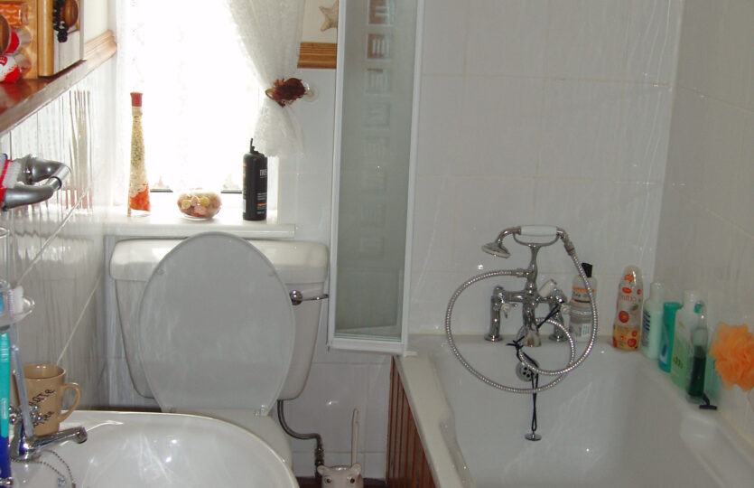 29 Branch Road bathroom