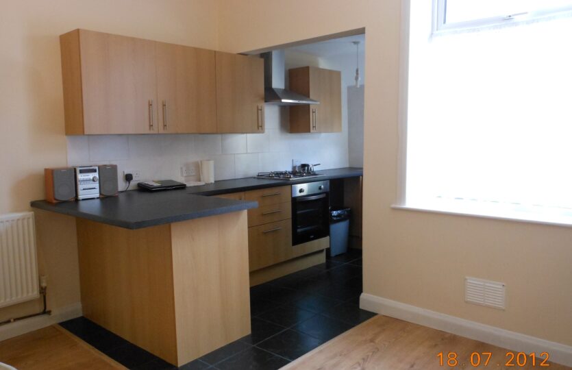 home for rent 30 Hart Street kitchen Burnley