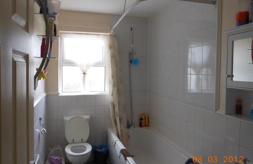 Home for rent Bathroom Oxford Road Burnley